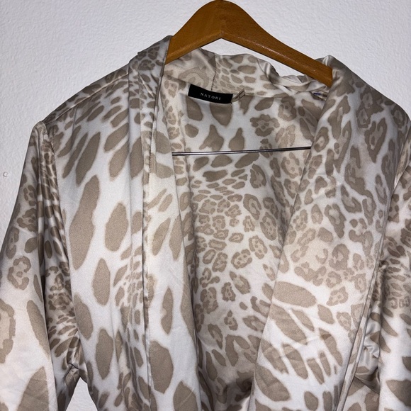 NATORI Luxe Leopard Robe Women Size Small Long Sleeve Pockets $180 - Picture 4 of 5
